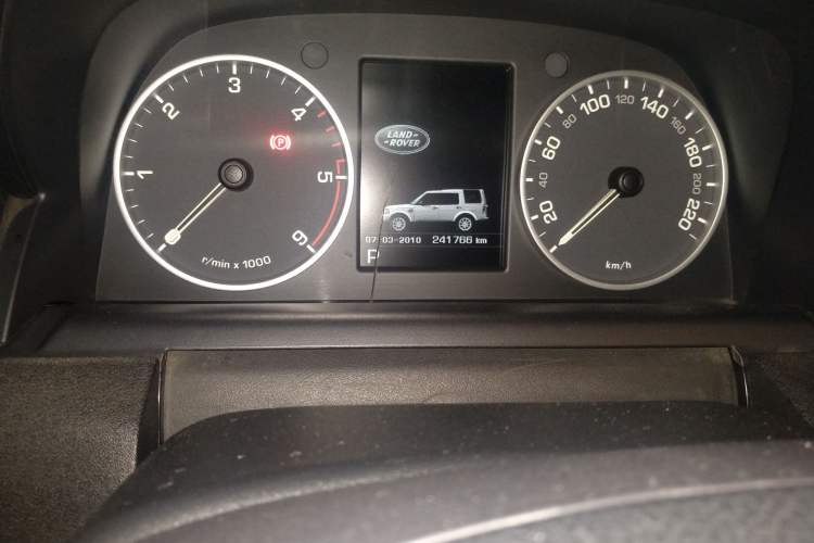 Used Land Rover Discovery 2013 3.0 SDV6 HSE Diesel Edition Odometer Close Up