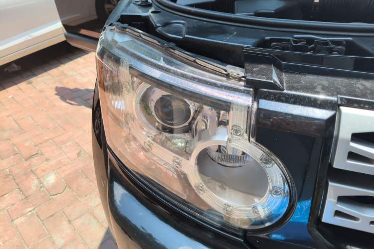 Used Land Rover Discovery  Right Front Headlight