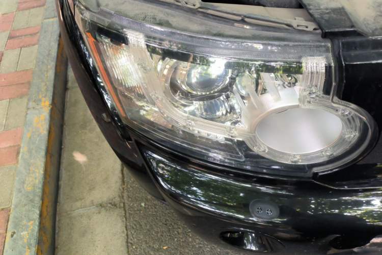 Used Land Rover Discovery 2013 3.0 SDV6 HSE Diesel Edition Right Front Headlight