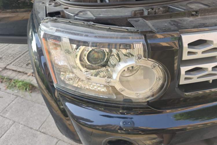 Used Land Rover Discovery 2013 3.0 SDV6 HSE Diesel Edition Right Front Headlight
