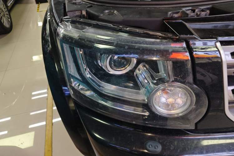 Used Land Rover Discovery 2013 3.0 SDV6 HSE Diesel Edition Right Front Headlight