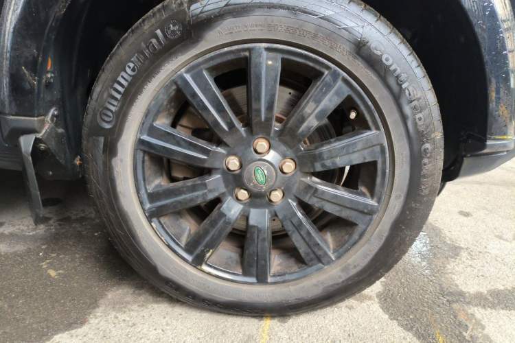 Used Land Rover Discovery 2013 3.0 SDV6 HSE Diesel Edition Right Front Wheel Hub