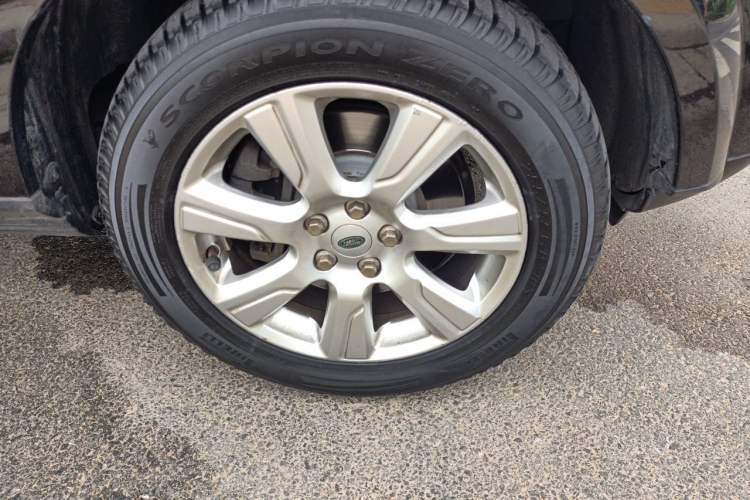 Used Land Rover Discovery 2013 3.0 SDV6 HSE Diesel Edition Right Front Wheel Hub
