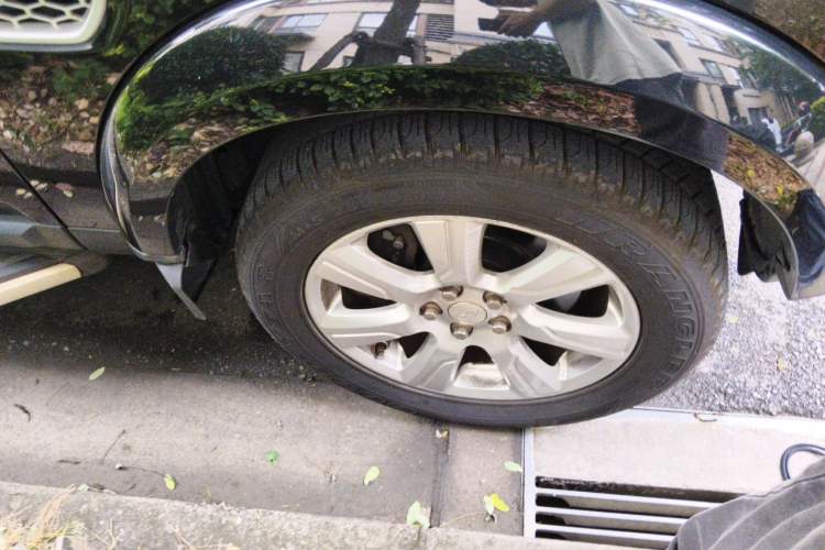 Used Land Rover Discovery 2013 3.0 SDV6 HSE Diesel Edition Right Front Wheel Hub