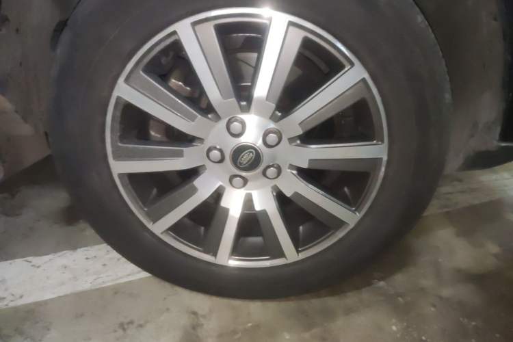 Used Land Rover Discovery 2013 3.0 SDV6 HSE Diesel Edition Right Front Wheel Hub