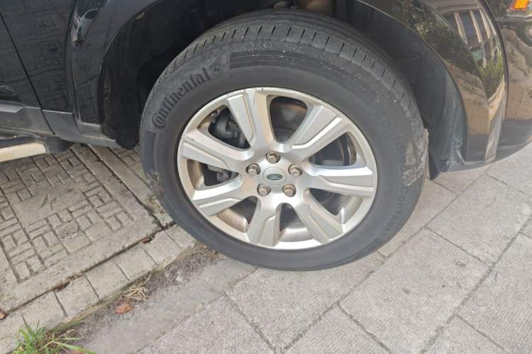 Used Land Rover Discovery 2013 3.0 SDV6 HSE Diesel Edition Right Front Wheel Hub