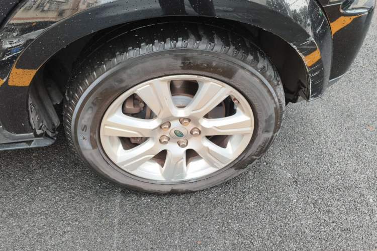 Used Land Rover Discovery 2013 3.0 SDV6 HSE Diesel Edition Right Front Wheel Hub