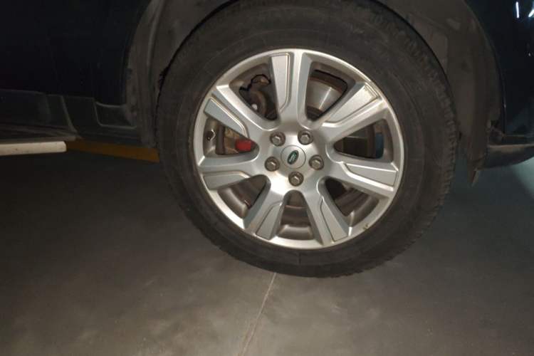 Used Land Rover Discovery 2013 3.0 SDV6 HSE Diesel Edition Right Front Wheel Hub