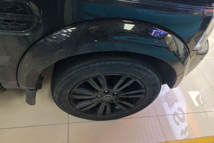 Used Land Rover Discovery 2013 3.0 SDV6 HSE Diesel Edition Right Front Wheel Hub