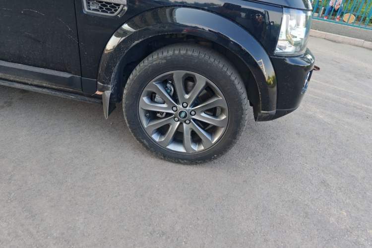 Used Land Rover Discovery 2013 3.0 SDV6 HSE Diesel Edition Right Front Wheel Hub