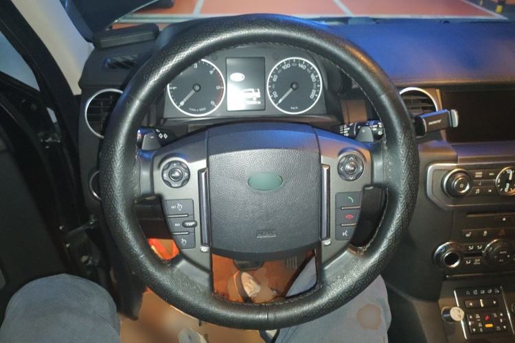 Used Land Rover Discovery 2013 3.0 SDV6 HSE Diesel Edition Steering Wheel
