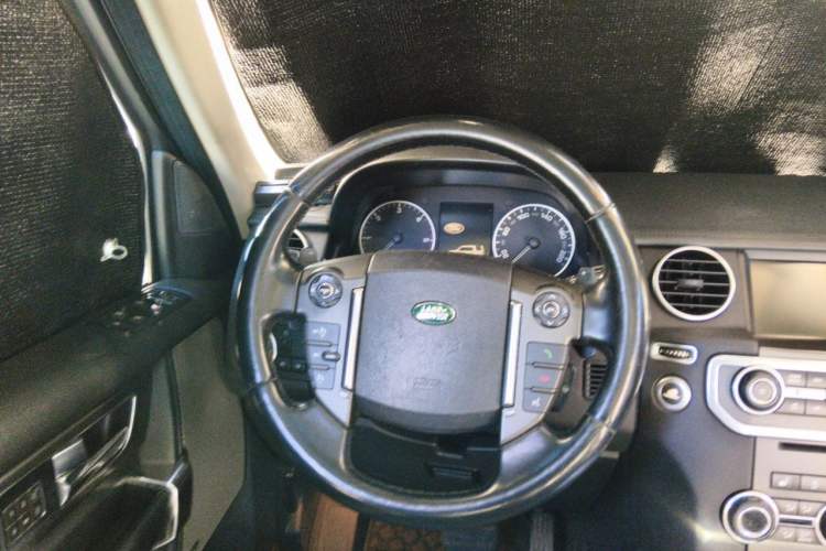 Used Land Rover Discovery 2013 3.0 SDV6 HSE Diesel Edition Steering Wheel