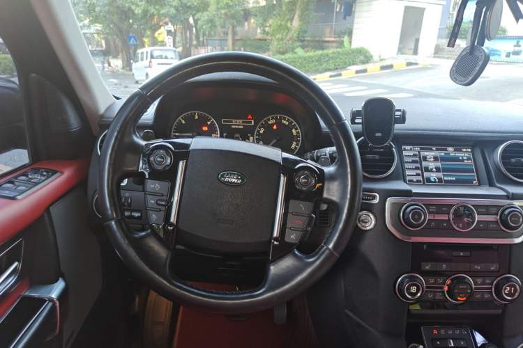 Used Land Rover Discovery 2013 3.0 SDV6 HSE Diesel Edition Steering Wheel