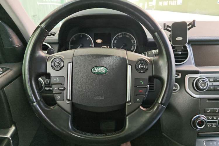Used Land Rover Discovery 2013 3.0 SDV6 HSE Diesel Edition Steering Wheel