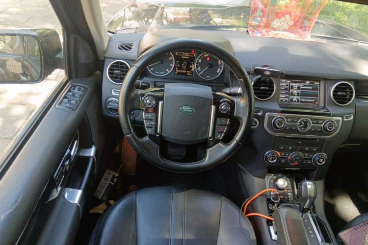 Used Land Rover Discovery 2013 5.0 V8 SE model Steering Wheel