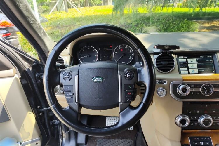Used Land Rover Discovery 2013 3.0 SDV6 HSE Diesel Edition Steering Wheel