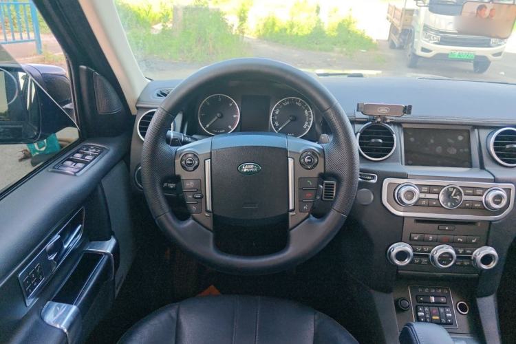 Used Land Rover Discovery 2013 3.0 SDV6 HSE Diesel Edition Steering Wheel