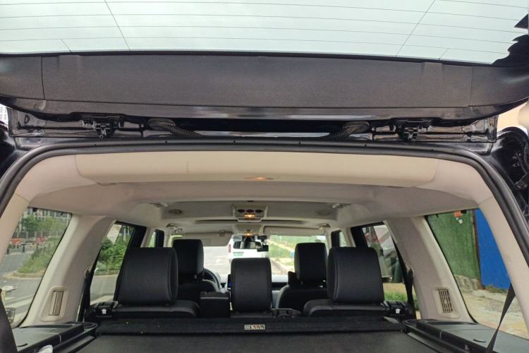 Used Land Rover Discovery 2013 3.0 SDV6 HSE Diesel Edition Trunk