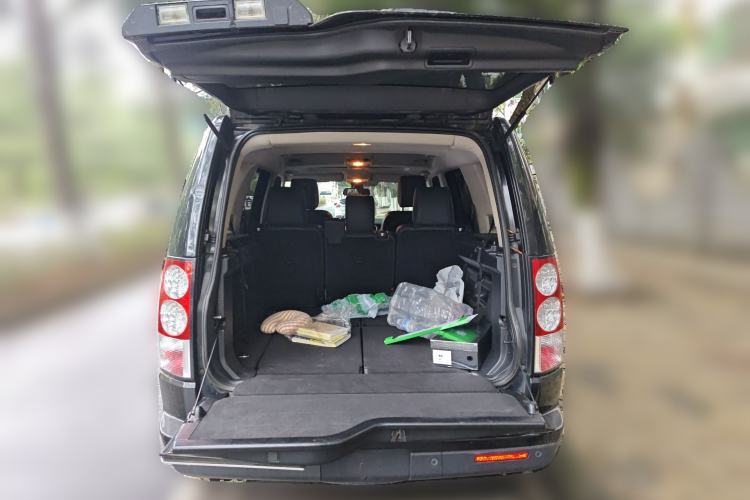 Used Land Rover Discovery 2013 3.0 SDV6 HSE Diesel Edition Trunk