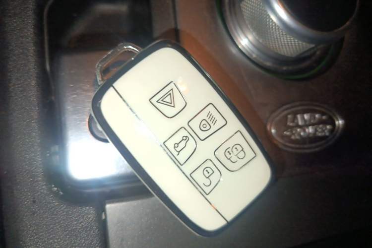Used Land Rover Discovery 2013 3.0 SDV6 Prestige Black Limited Edition Vehicle Key