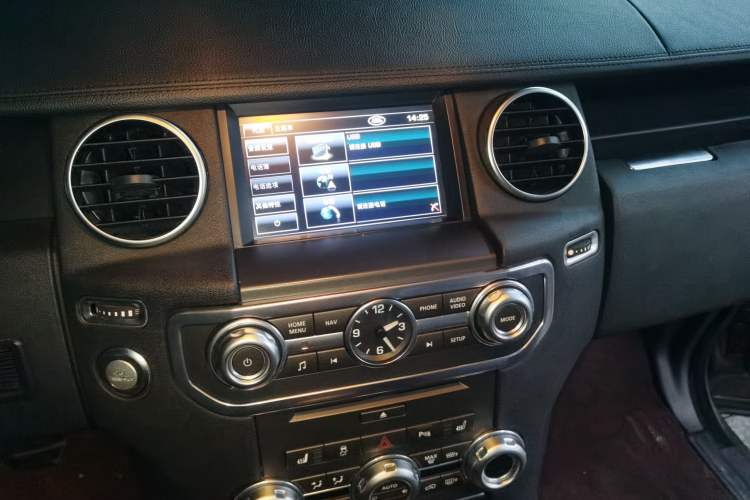Used Land Rover Discovery 2013 5.0 V8 HSE Audio And AC Panel