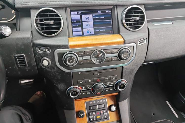 Used Land Rover Discovery 2013 3.0 SDV6 HSE Diesel Edition Audio And AC Panel