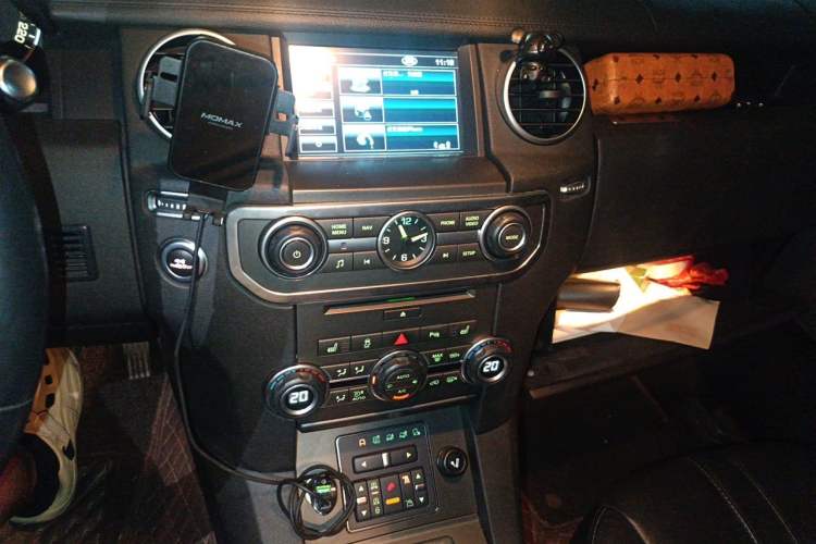 Used Land Rover Discovery 2013 3.0 SDV6 HSE Diesel Edition Audio And AC Panel