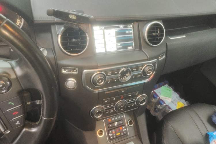 Used Land Rover Discovery 2013 3.0 SDV6 HSE Diesel Edition Audio And AC Panel