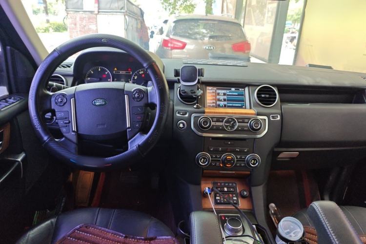 Used Land Rover Discovery 2013 3.0 SDV6 HSE Diesel Edition Center Console