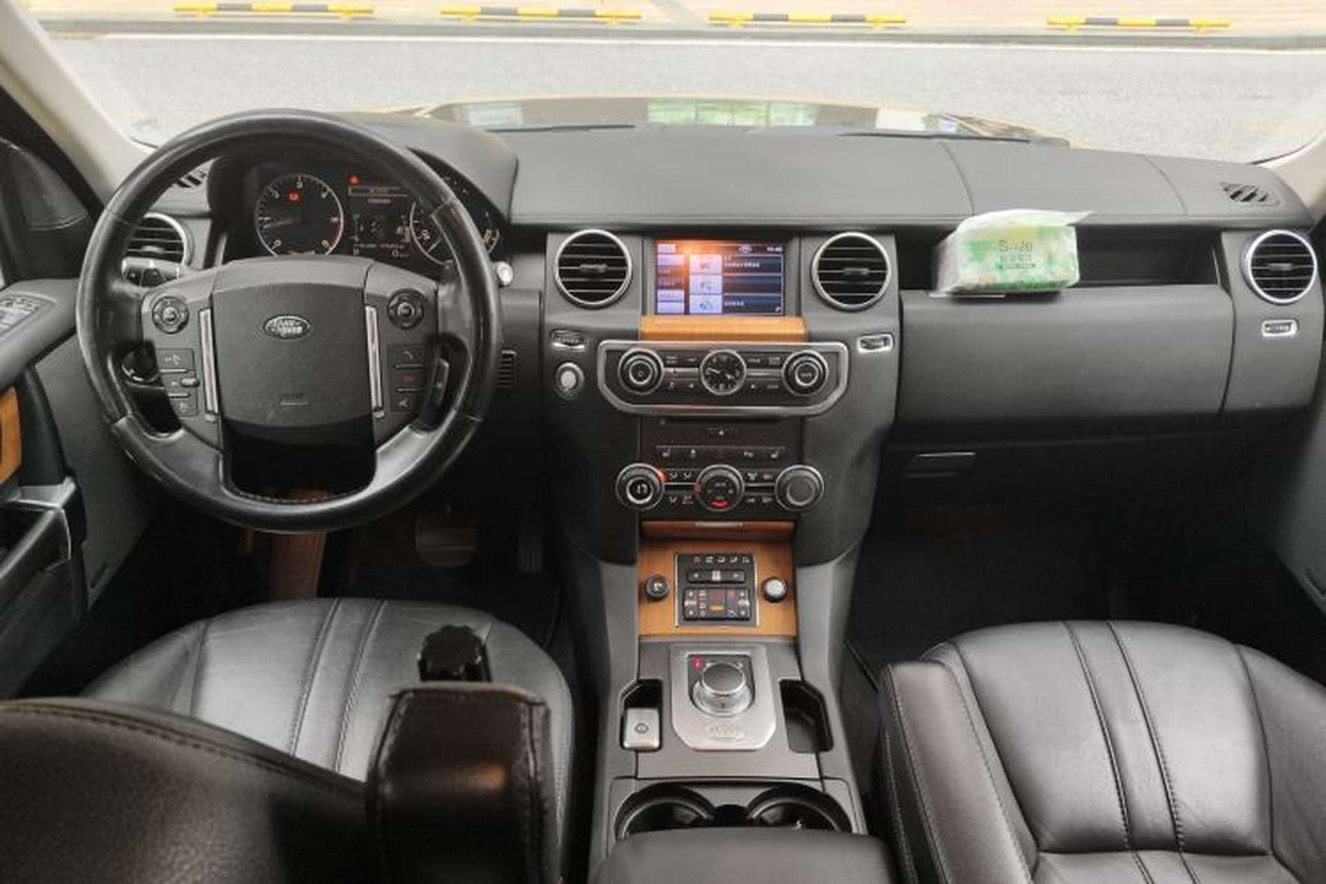 Used Land Rover Discovery 2013 3.0 SDV6 HSE Diesel Edition Center Console