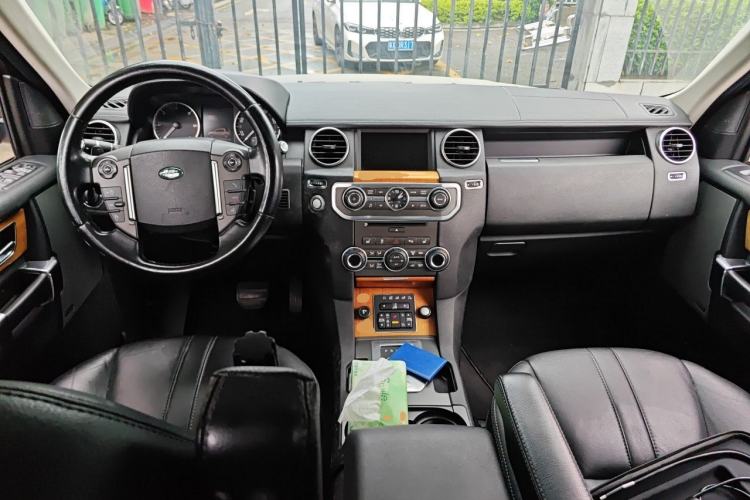 Used Land Rover Discovery 2013 3.0 SDV6 HSE Diesel Edition Center Console