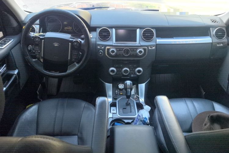Used Land Rover Discovery 2013 5.0 V8 HSE Center Console