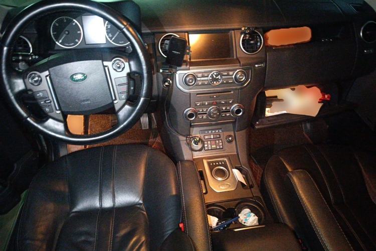 Used Land Rover Discovery 2013 3.0 SDV6 HSE Diesel Edition Center Console