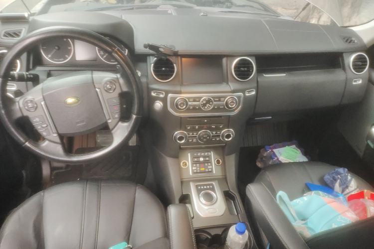 Used Land Rover Discovery 2013 3.0 SDV6 HSE Diesel Edition Center Console