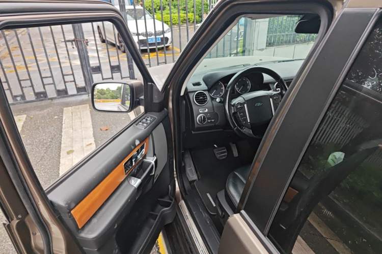 Used Land Rover Discovery 2013 3.0 SDV6 HSE Diesel Edition Driver Seat