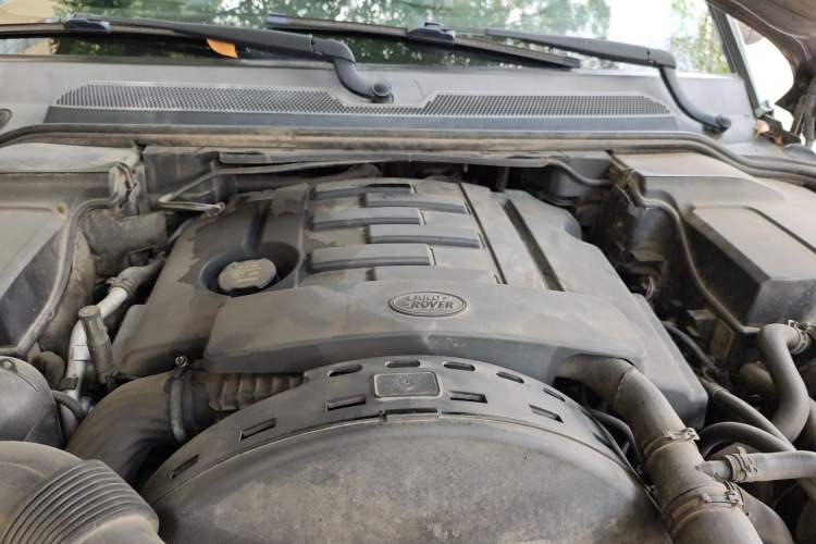 Used Land Rover Discovery 2013 3.0 SDV6 HSE Diesel Edition Engine Bay