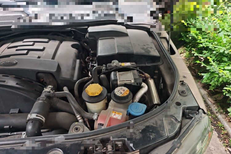 Used Land Rover Discovery 2013 3.0 SDV6 HSE Diesel Edition Engine Bay Left