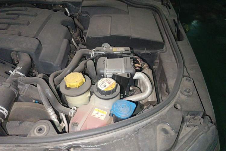 Used Land Rover Discovery 2013 3.0 SDV6 HSE Diesel Edition Engine Bay Left