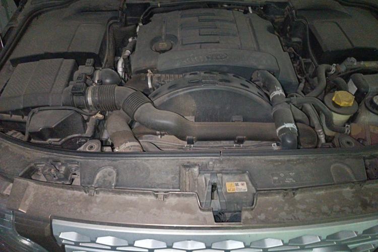 Used Land Rover Discovery 2013 3.0 SDV6 HSE Diesel Edition Engine Bay
