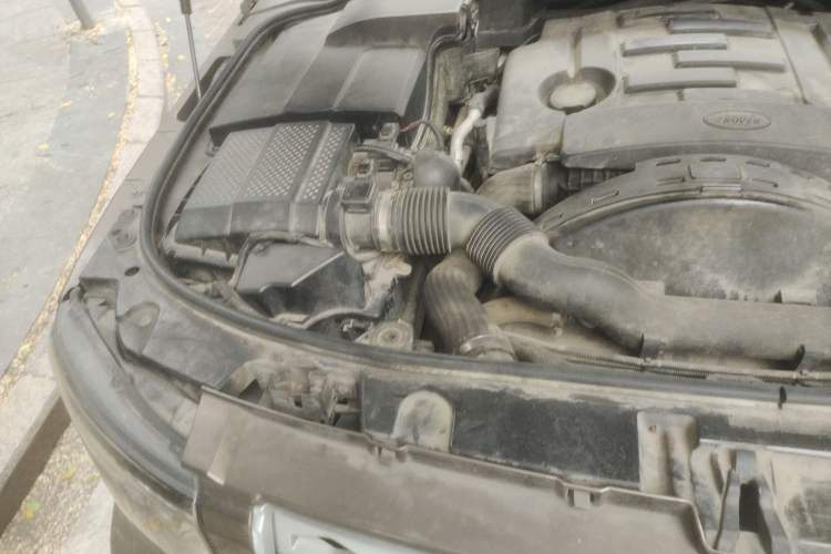 Used Land Rover Discovery 2013 3.0 SDV6 HSE Diesel Edition Engine Bay Right