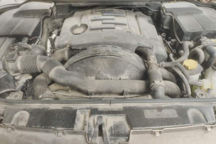 Used Land Rover Discovery 2013 3.0 SDV6 HSE Diesel Edition Engine Bay
