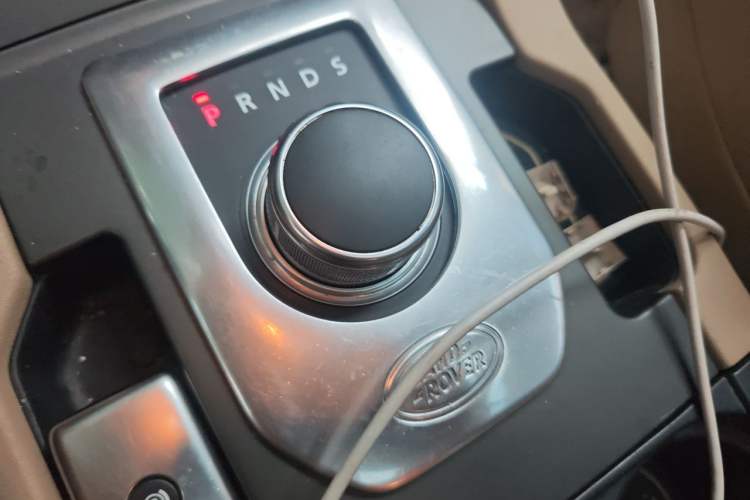 Used Land Rover Discovery 2013 3.0 SDV6 HSE Diesel Edition Gear Lever