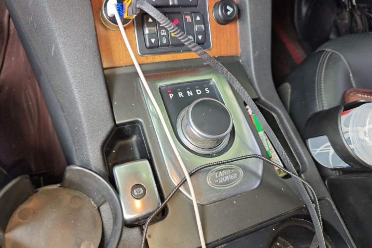Used Land Rover Discovery 2013 3.0 SDV6 HSE Diesel Edition Gear Lever