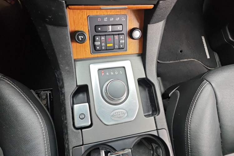 Used Land Rover Discovery 2013 3.0 SDV6 HSE Diesel Edition Gear Lever