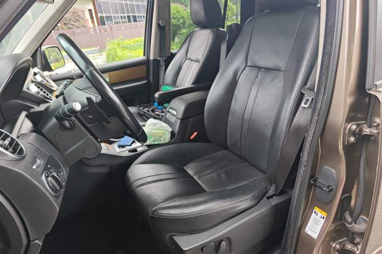 Used Land Rover Discovery 2013 3.0 SDV6 HSE Diesel Edition Left Front Seat