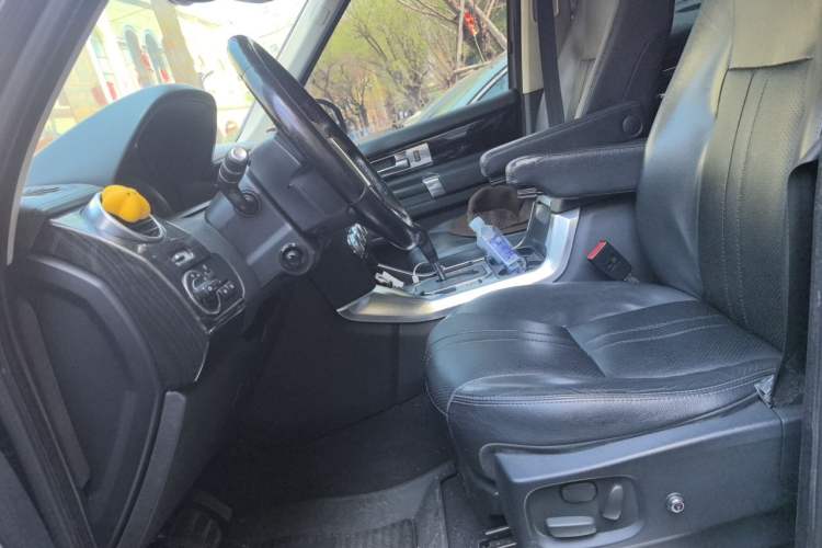 Used Land Rover Discovery 2013 5.0 V8 HSE Left Front Seat