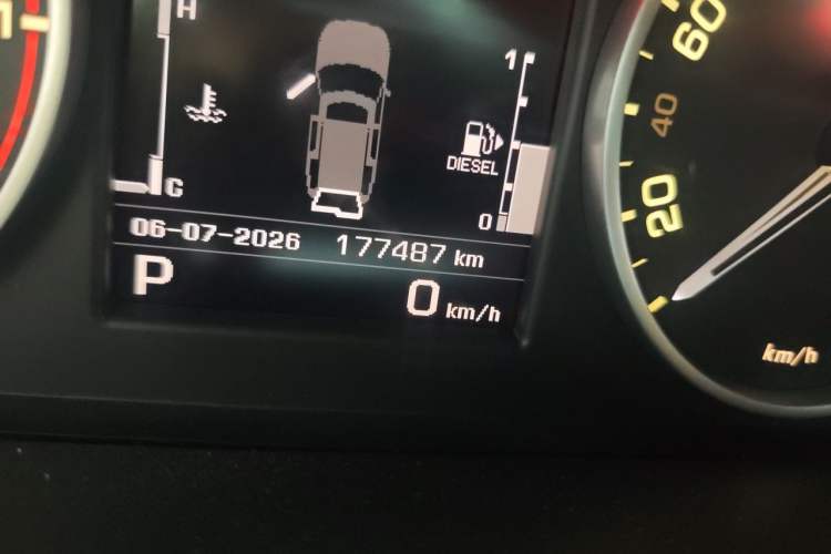 Used Land Rover Discovery 2013 3.0 SDV6 HSE Diesel Edition Odometer Close Up
