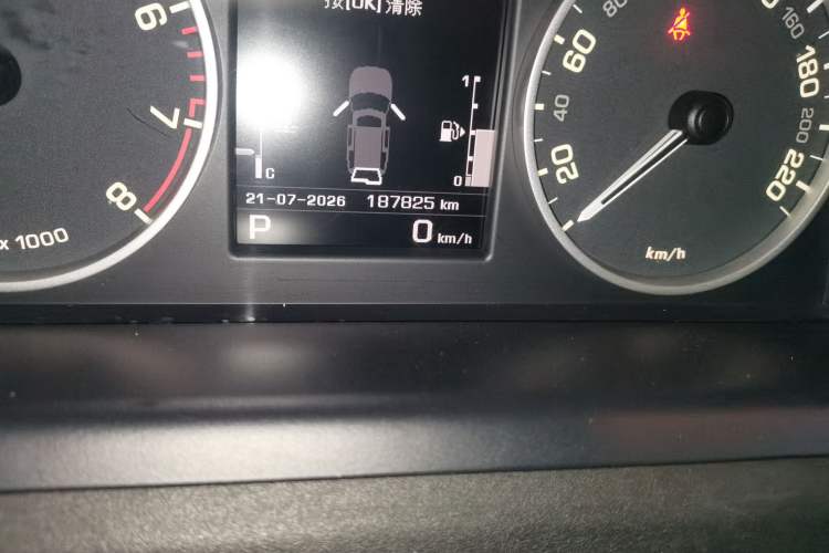 Used Land Rover Discovery 2013 5.0 V8 HSE Odometer Close Up