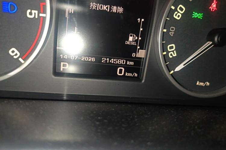 Used Land Rover Discovery 2013 3.0 SDV6 HSE Diesel Edition Odometer Close Up