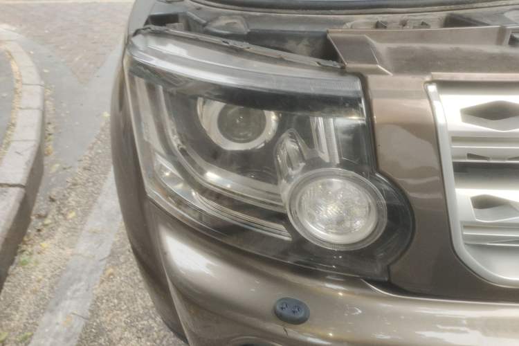 Used Land Rover Discovery 2013 3.0 SDV6 HSE Diesel Edition Right Front Headlight